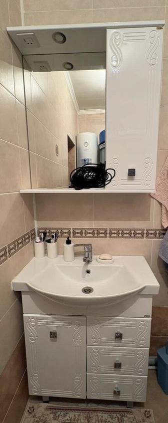 раковина с зеркальным шкафом