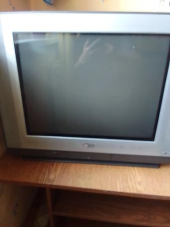 Продам телевизор LG , диагональ 54 , с пультом , исправный.
