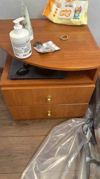 Продам тумбочки прикроватные