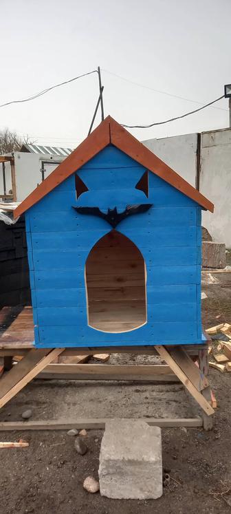 Будка собачья из сосны в стиле женщины кошки