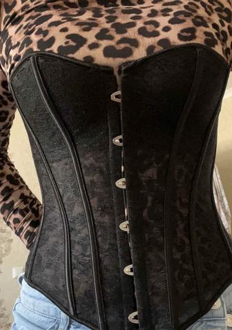 Продам шикарный черный гипюровый корсет новый