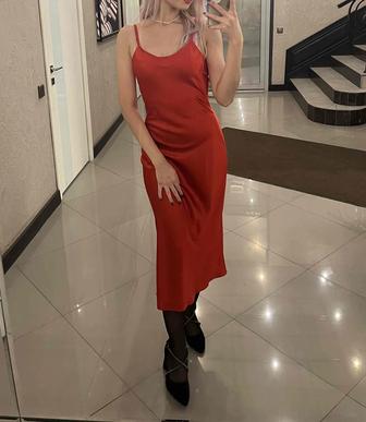 Красное платье