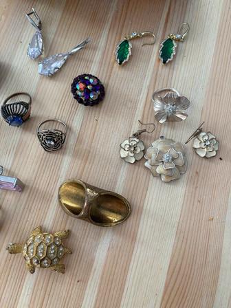 Бижутерия б/у броши, кольца, браслеты стильные, в хорошем состоянии