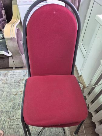 Продам 2 стула и стол маникюрные