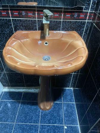 Продаю раковину и унитаз