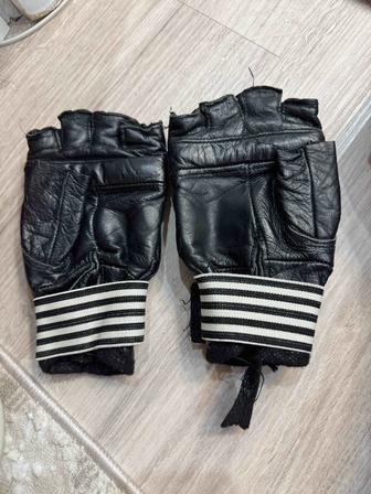 Продам перчатки для каратэ