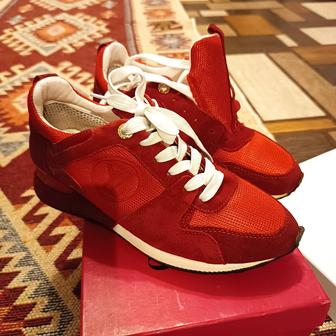 Кроссовки женские