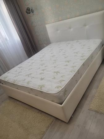 Двуспальная кровать б/у