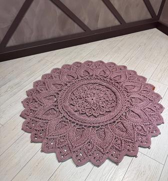 Декоративный коврик ручной работы