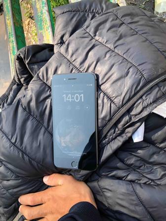 Продам телефон Айфон 8плюс емкость 100