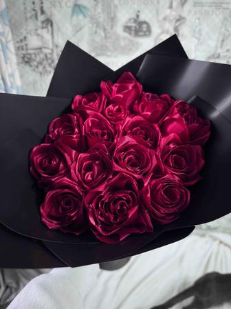 Букет из атласных роз