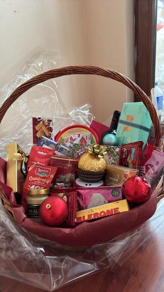 Продам корзина сладостями на Новый год