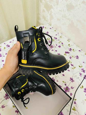 Продам детские зимние сапоги девочке
