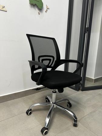 Офисные кресло