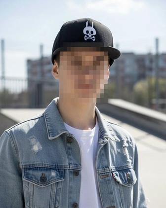 Черная бейсболка