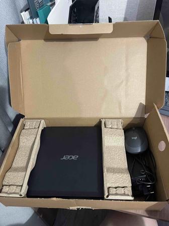 Продам компактный ноутбук нетбук Acer TravelMate B118M