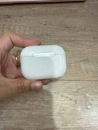 Продам оригинал кейс от наушников AirPods Pro