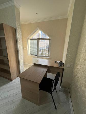 Продаю стол,стулья,шкаф