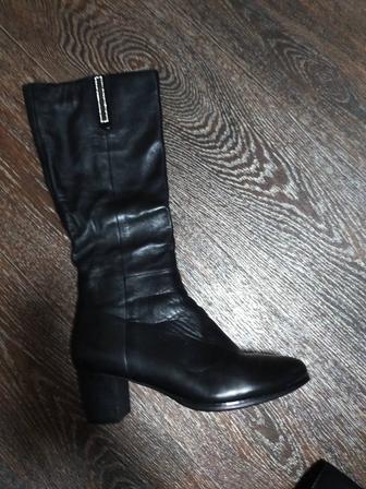Продам женские сапоги