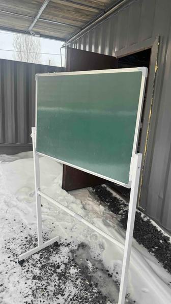 Отдам бесплатно двухстороннюю доску (маркерная меловая) на стойке