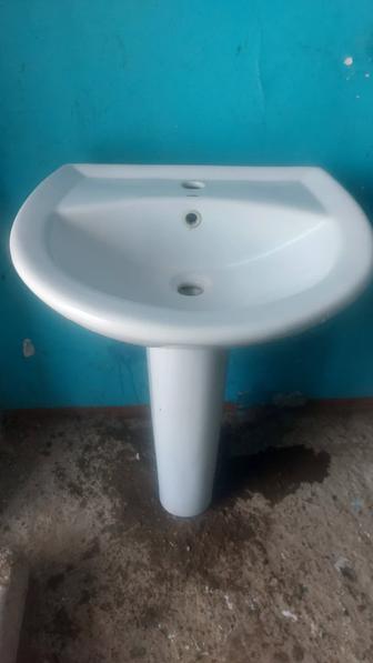 Умывальник керамическая раковина в отличном состоянии