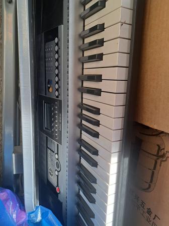 Продам синтезатор