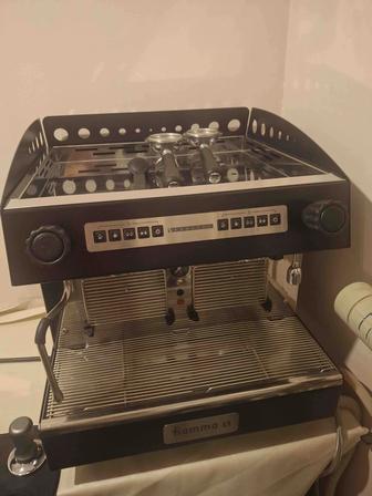 Срочно продам профессиональную итальянскую кофемашину