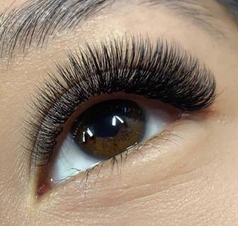 Нужна модель на наращивание ресниц