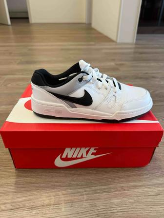 Кроссовки Nike