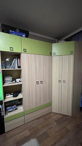 Детская мебель (шкафы, столы, пенал)