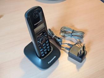 Стационарный телефон Panasonic.