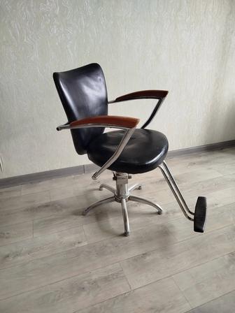 Продам парикмахерское кресло