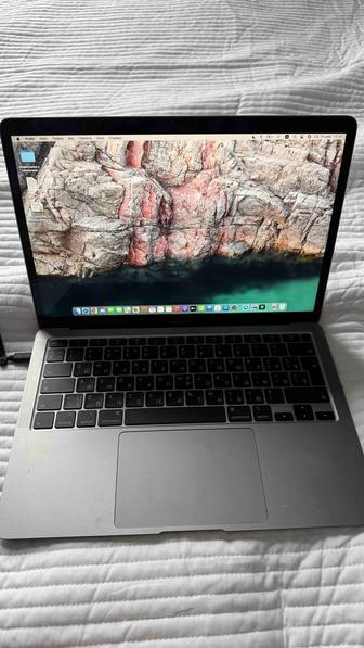 Продам MacBook Air 2020 года