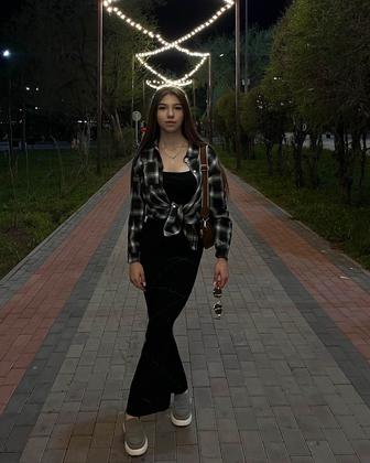 В данный момент , администратор, продавец консультант