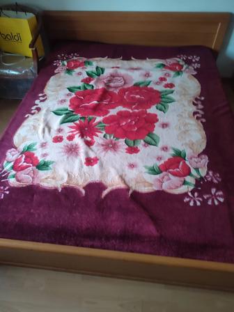 Продам кровать с матрасом