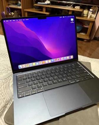 MacBook Air 13.6 (2024) / 8 ГБ / SSD 256 ГБ / macOS / MRXV3