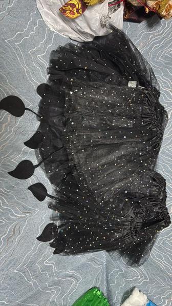 Юбка черная, для 3-4 года, с хвостиками и ободками ушками.