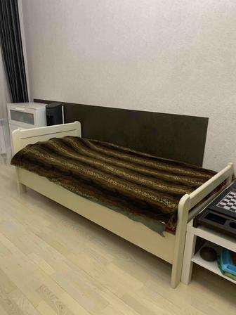 Продается бежевая кровать с матрасом от IKEA хорошего качества