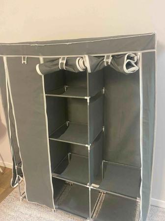 Шкаф и вешалка