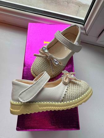 Продам туфли для девочек