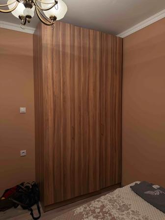 Шкаф и кровать в спальню