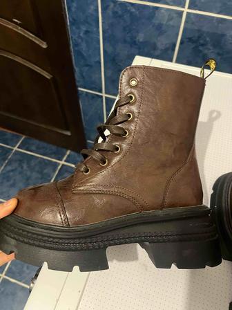 Новые стильные ботинки