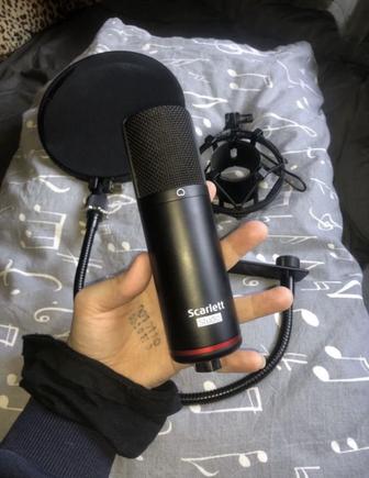 Scarlett Studio CM25 MkIII