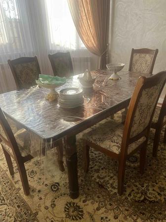 Продам стол и стулья из дерева