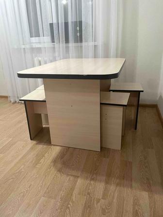 Стол с 4-мя табуретками