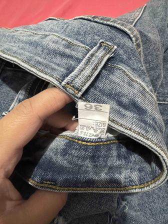 Продам новые рваные джинсы женские