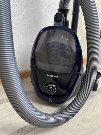 Пылесос Samsung SC18M3120VB синий