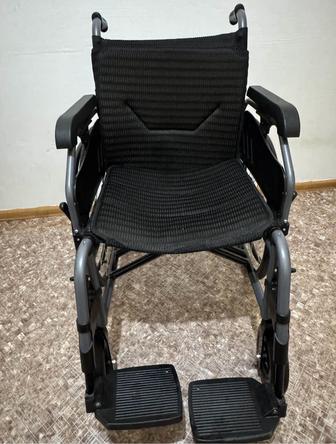 Продам инвалидную коляску в хорошем состоянии.Подойдет для дома и улицы.