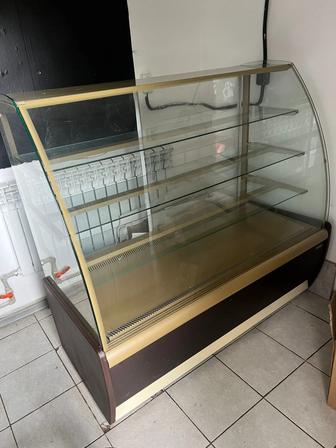 Продам витрину Carbonna
