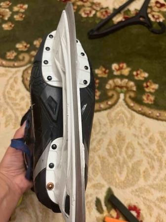 Коньки хоккейные